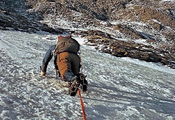 Gregorio Ariz escalando la cara norte del Cervino  en 1973 (G. Ariz)