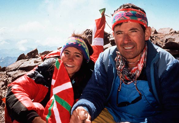 Nerea Ariz, con 14 aÃ±os, junto a su padre Gregorio, en la cumbre del Aconcagua en 1991 (Foto J. Bereziartua. Archivo G. Ariz)