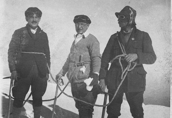 BandrÃ©s y Uriarte, junto a su guÃ­a, en la cumbre del Mont Blanc en 1926 (Archivo A. BandrÃ©s)